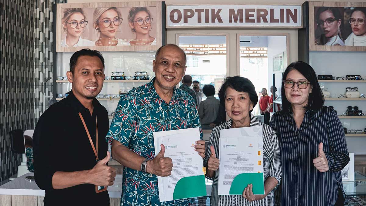 Donasi Rp10 Juta dari Optik Merlin untuk BPJS Kesehatan Gresik. 