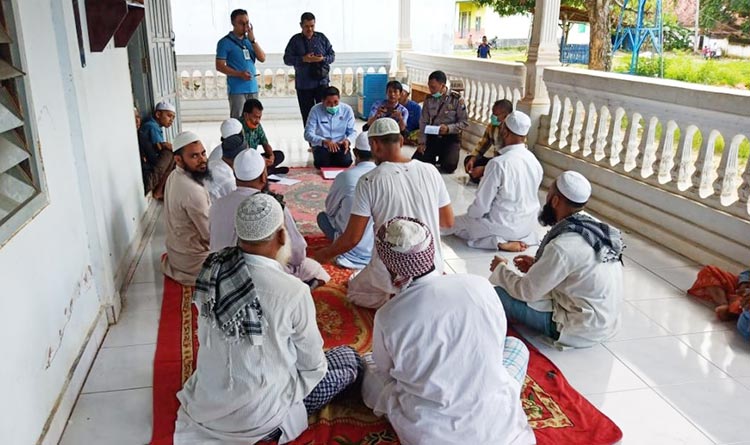 10 WNA India saat dilakukan pengecekan di Pondok Pesantren Madukawan Desa Palesanggar, Kecamatan Pegantenan. 