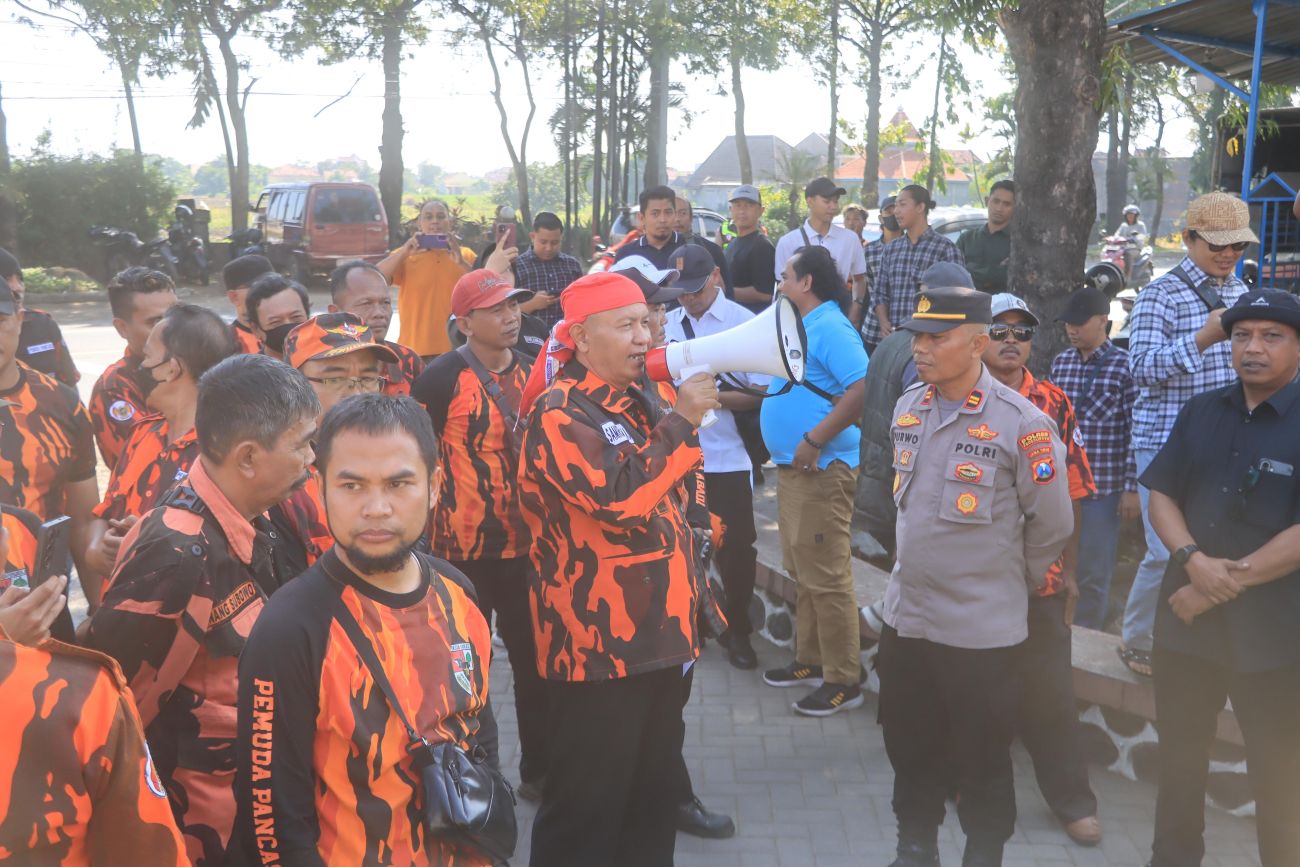 kawal-sidang-praperadilan-kasus-narkoba-pemuda-pancasila-gelar-aksi-di-pn-kraksaan