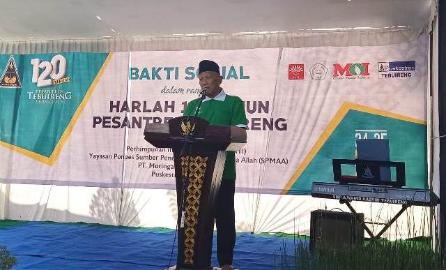 KH. Kikin Abdul Hakim (Gus Kikin), wakil pengasuh Pesantren Tebuireng memberi sambutan untuk bakti sosial dalam rangka "120 Tahun Pesantren Tebuireng" di Pesantren Teburieng Jombang, 23 hingga 25 Agustus 2019. foto: istimewa/ bangsaonline.com