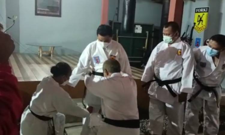Muhammad Al Barra (Gus Barra) saat dinobatkan sebagai Dewan Pembina Federasi Olaraga Karate-Do Indonesia (FORKI) Kabupaten Mojokerto. (foto: ist)