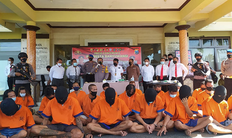 Penjahat yang berhasil ditangkap Polresta Banyuwangi. (foto: ist)