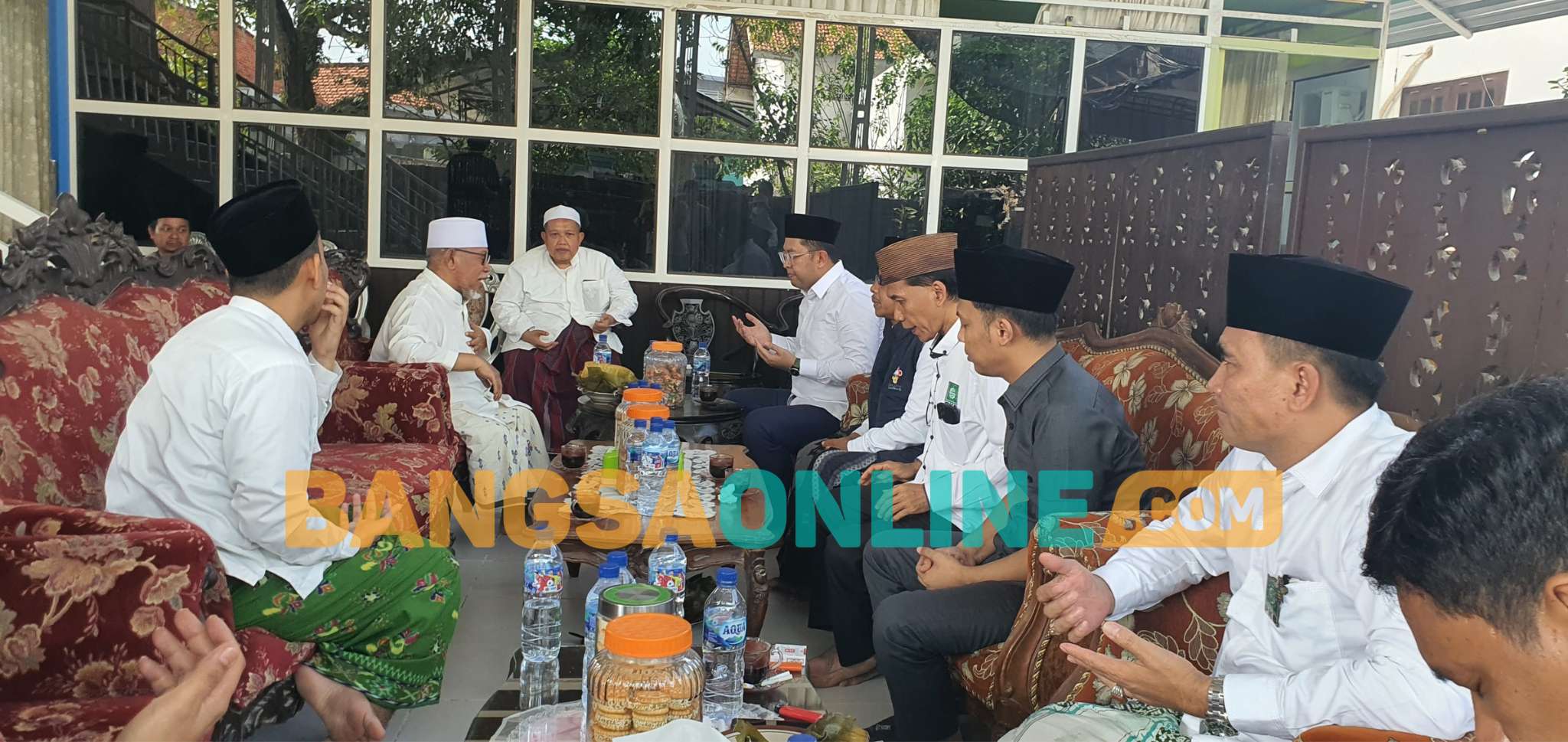 Paslon Luman Didukung Kiai di Bangkalan saat Lukman Silaturahmi ke Ponpes Salafiyah Sya