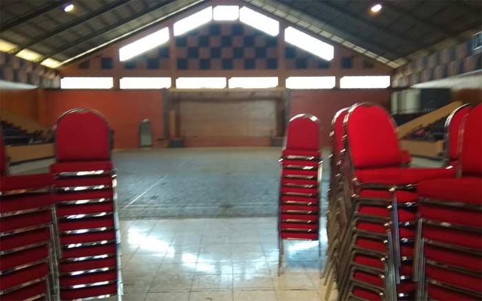 Suasana gedung Gasibu masih nampak melompong. 