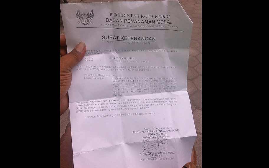 Surat keterangan izin yang kadaluarsa. (foto: arif/BANGSAONLINE)