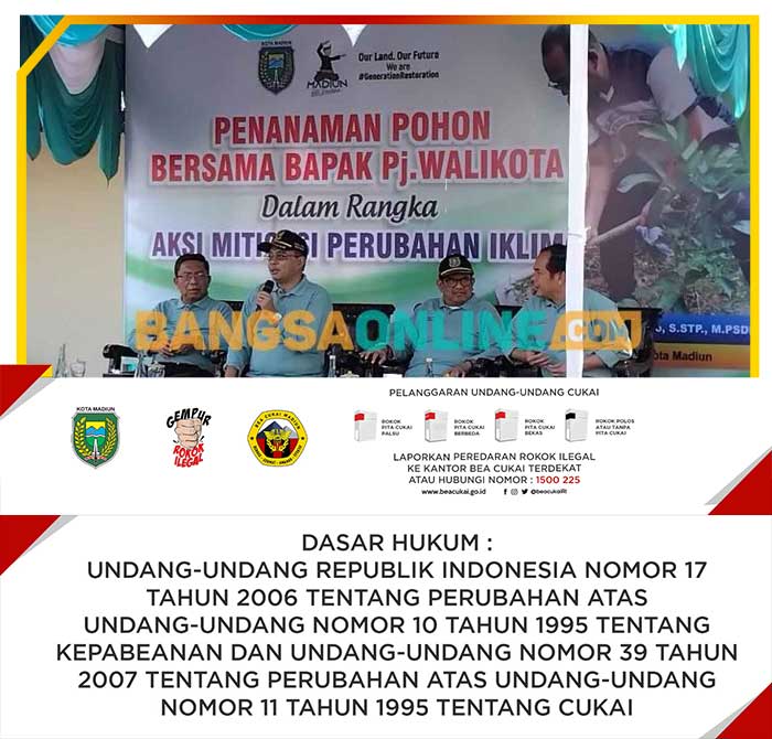 Pj Wali Kota Madiun saat menjawab pertanyaan awak media. Foto: HENDRO SUHARTONO/BANGSAONLINE