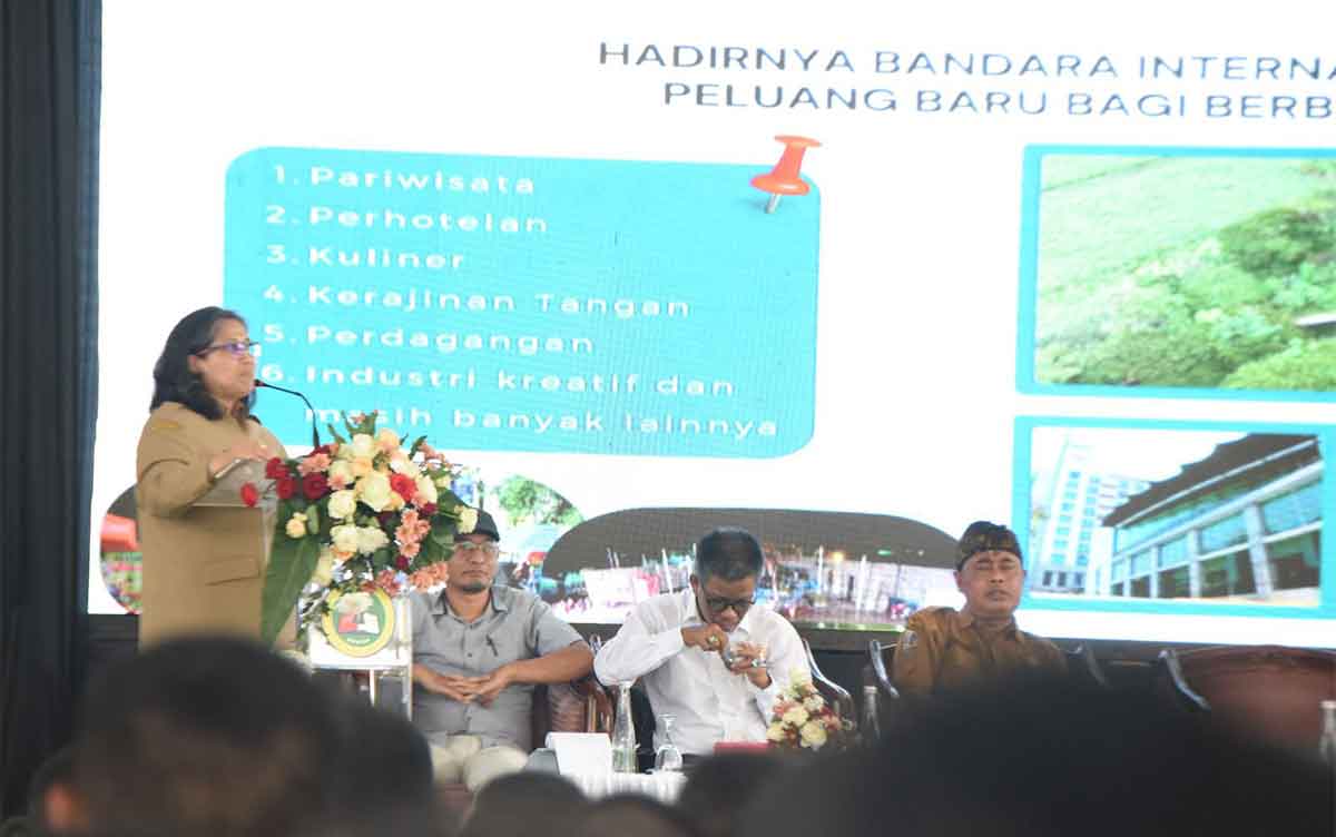 Pj Wali Kota Kediri, Zanariah, saat memberi paparan dalam diskusi panel kewirausahaan bertajuk 