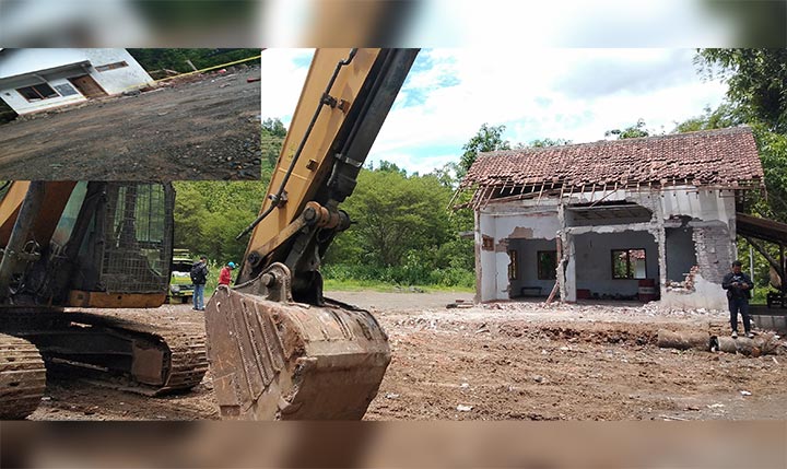 Tampak sebagian kantor roboh akibat ledakan tersebut.