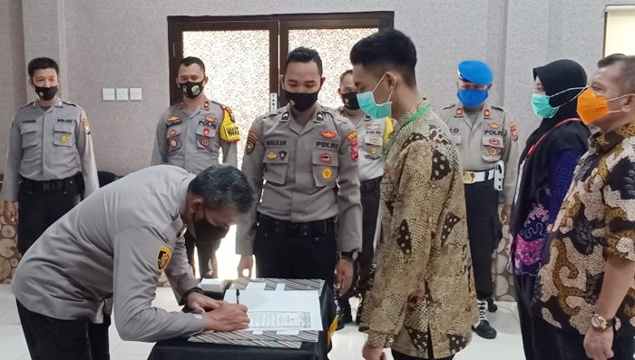 Penandatanganan pakta integritas dan pengambilan sumpah penerimaan Akpol dan Tamtama Polri tahun 2020.