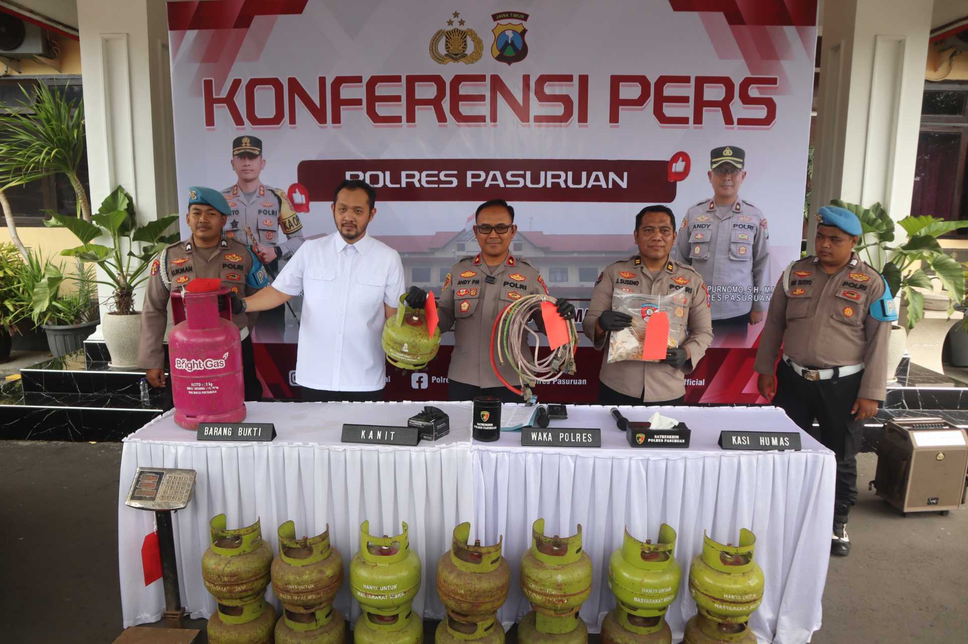 Konferensi pers Polres Pasuruan dalam pengungkapan kasus pengoplosan LPG bersubsidi