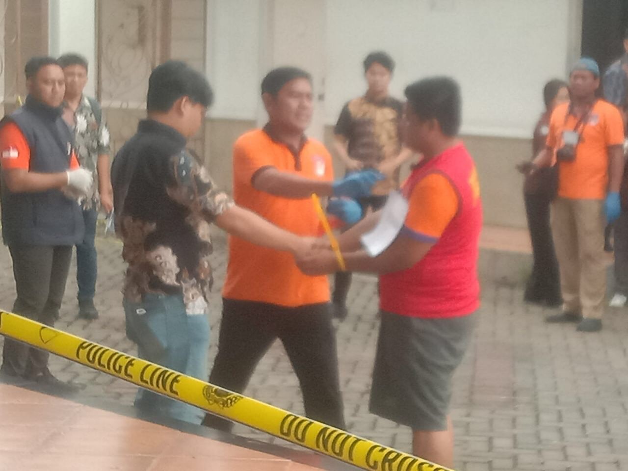 Salah satu adegan yang diperagakan dalam rekonstruksi