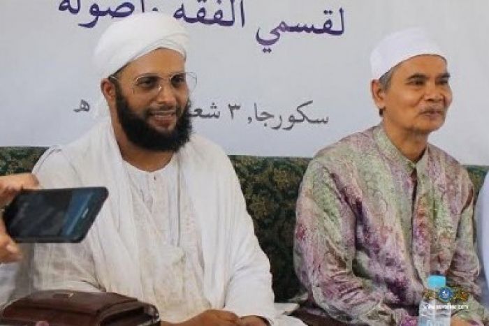 KH Afifuddin Muhajir (kanan). foto: ist