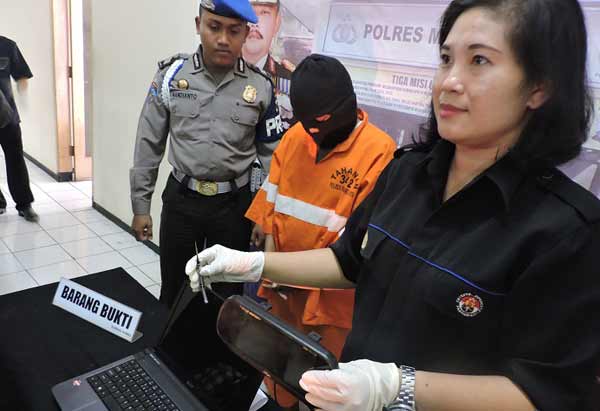 Tersangka Dimas Putra Fajar. Residivis kambuhan ini tertengkap saat beraksi di Kota Malang. foto: iwan irawan/BANGSAONLINE