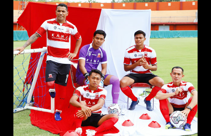 Inilah jersey home, away, dan third terbaru Madura United FC dalam menghadapi Liga 1 Indonesia musim 2022-2023.