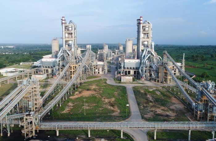 Pabrik Holcim di Tuban.