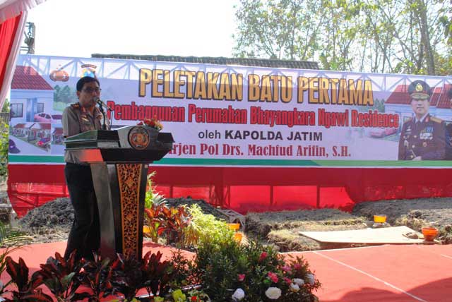 Kapolda Jatim Irjen Pol Machfud Arifin memberikan sambutan pada acara peresmian dimulainya pembangunan Bhayangkara Ngawi Residence.