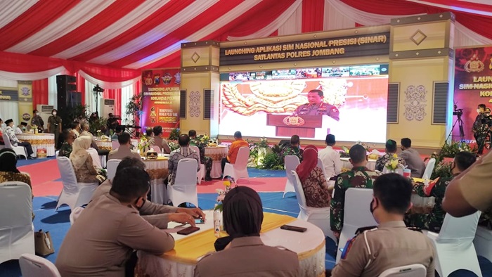 Kapolri Jenderal Listyo Sigit Prabowo saat launching SIM Sinar secara virtual.