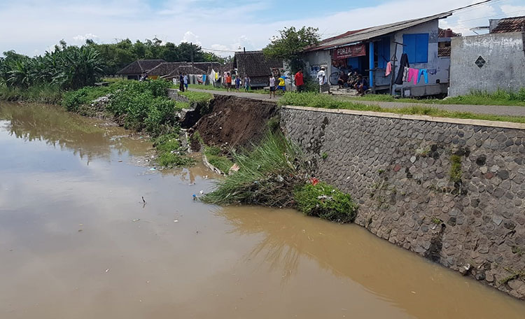 Plengsengan Kedunglarangan yang jebol. (foto: ist)