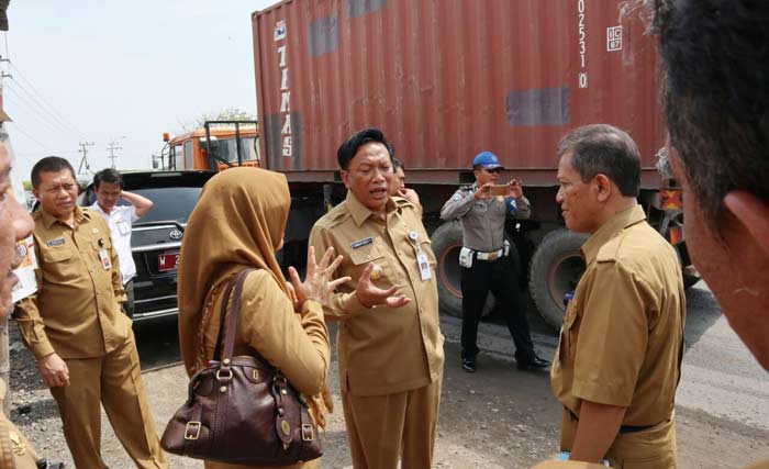 Bupati Sambari Ajak Pejabatnya Pantau Kondisi Jalan