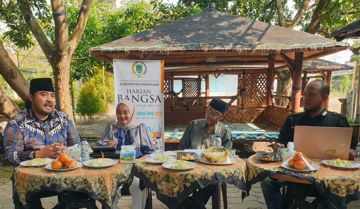 Anggota Komisi I DPRD Kabupaten Pasuruan saat podcast bersama BANGSAONLINE dalam program Jawara atau akronim dari Jagongan Wakil Rakyat.
