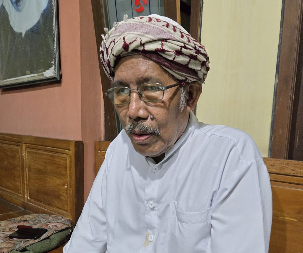Mudir Jatman Kraksaan, KH. Imam Qusairi Zain. Foto: Andi Sirajudin/BANGSAONLINE