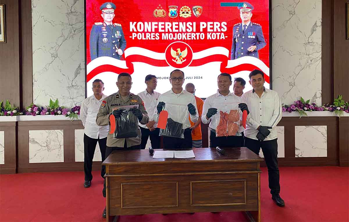 Konferensi pers terkait kasus pencabulan di Mapolres Mojokerto Kota.