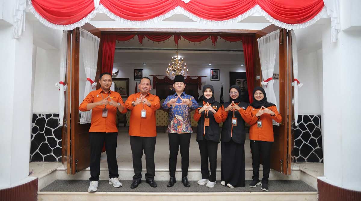 Bupati Trenggalek ketika menerima petugas Sensus Ekonomi 2026.