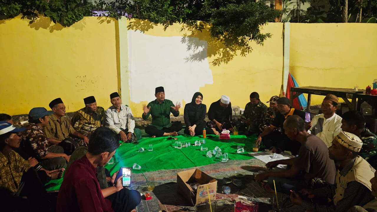 Senator Lia Istifhama tampak guyub membaur dengan warga Jemur Wonosari, Wonocolo