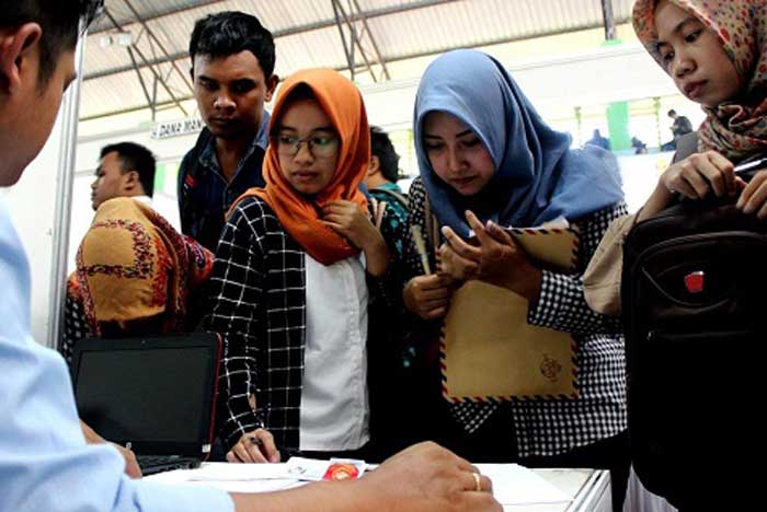 Para pencari kerja di Jombang menyerbu Job Fair.