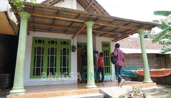  Rumah yang dijadikan sekretariat Gafatar Jombang. foto: rony suhartomo/ BANGSAONLINE