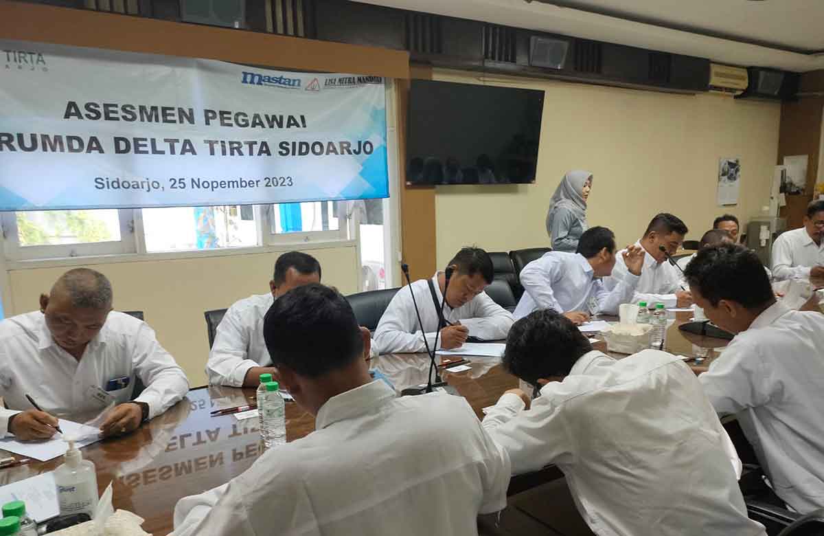 Para pegawai Perumda Delta Tirta Sidoarjo mengikuti asesmen akhir November lalu. Foto: Ist
