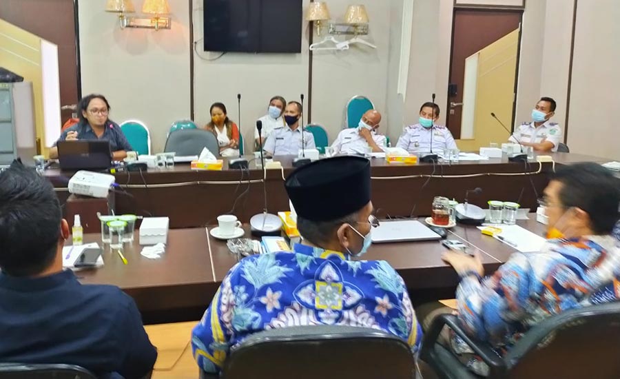 Dishub Pasuruan saat rapat dengan Komisi III DPRD membahas retribusi parkir konvensional.   