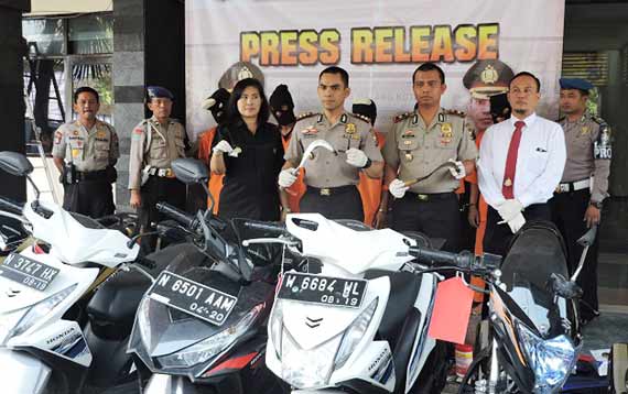 Para pelaku komplotan pencuri kendaraan bermotor dari Pasuruan yang menguasai bebetapa titik di Kota Malang. Mereka tak segan menganiaya pelaku jika melawan.  foto: iwan irawan/BANGSAONLINE

