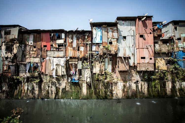 Salah satu sudut Kota Dharavi. Sangat kumuh dan ruwet. Foto: Shutterstock/Tom Young Wildlife/Kompas




