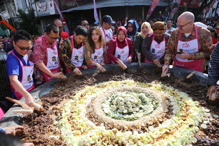 Festival Rujak Uleg 2019 Pecahkan 2 Rekor MURI Sekaligus