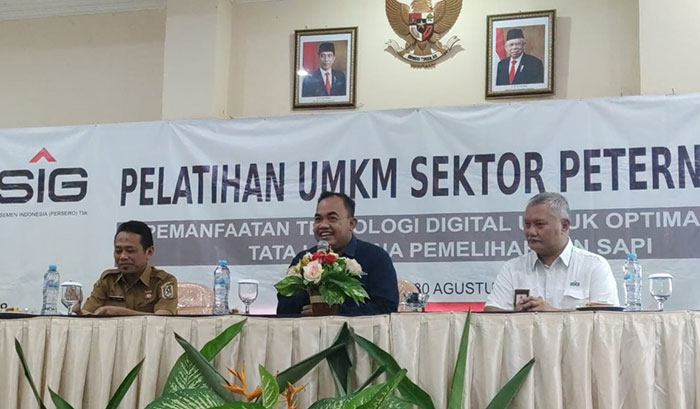 Suasana pelatihan Pemanfaatan Teknologi Digital Untuk Optimalisasi Tata Laksana Pemeliharaan Sapi yang digelar SIG Tuban.