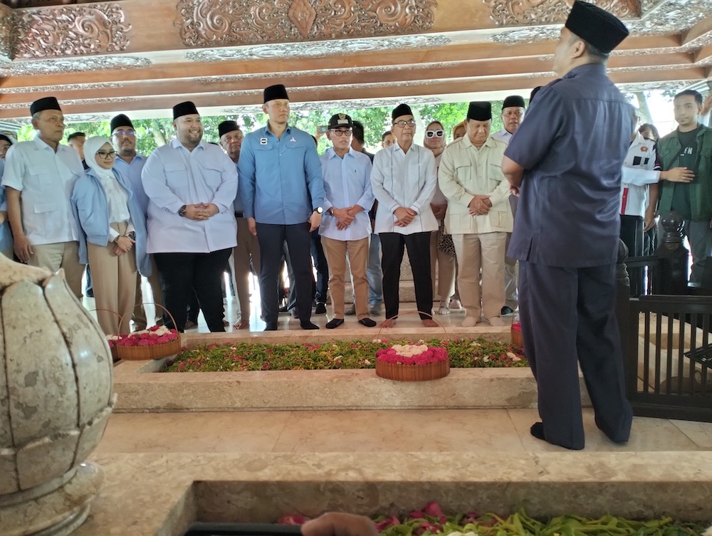 Prabowo bersama rombongan tiba di Makam Bung Karno, Blitar Foto: Ist.
