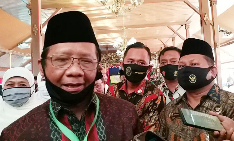 Mahfud MD saat menghadiri silaturahim dengan kiai dan ulama se-Madura di Pendopo Agung Bangkalan, Sabtu (27/6/2020).