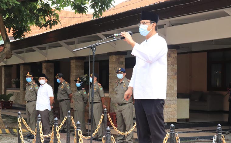 Wali Kota Pasuruan Saifullah Yusuf saat memimpin apel jajaran Satpol PP Kota Pasuruan.