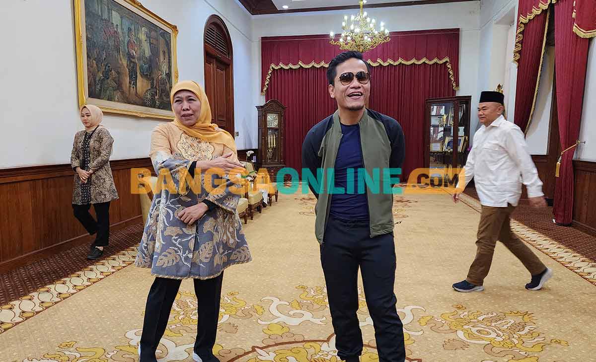 Gus Miftah saat bertemu Gubernur Khofifah di Gedung Negara Grahadi, Surabaya. Foto: DEVI FITRI AFRIYANTI/BANGSAONLINE