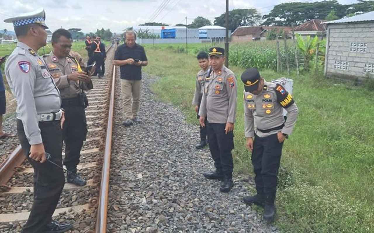 Lokasi korban tewas tertabrak kereta di Kelurahan Cepokomulyo, Kepanjen, Kab Malang. Foto: Ist.