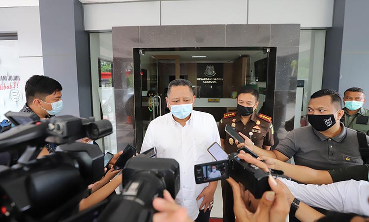 Kunjungi Kejari Surabaya, Whisnu Ingatkan Forpimda Siap Divaksin Pertama Kali