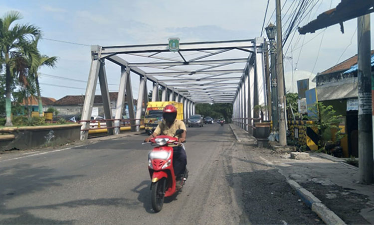Jembatan Kedunglarangan Kecamatan Bangil, Kabupaten Pasuruan mulai dibuka kembali untuk kendaraan umum, Kamis (11/3/2021) kemarin. (foto: ist)
