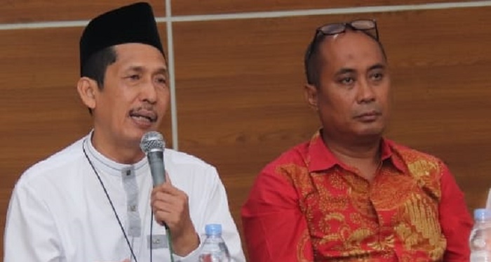 Prof. Dr. H. Nur Ahid, M.Ag selaku perwakilan Majelis Ulama Indonesia (MUI) Kota Kediri (pegang mik) dan Kasi Binadik Lapas Kediri, Harry Suryadi. Foto: Ist.