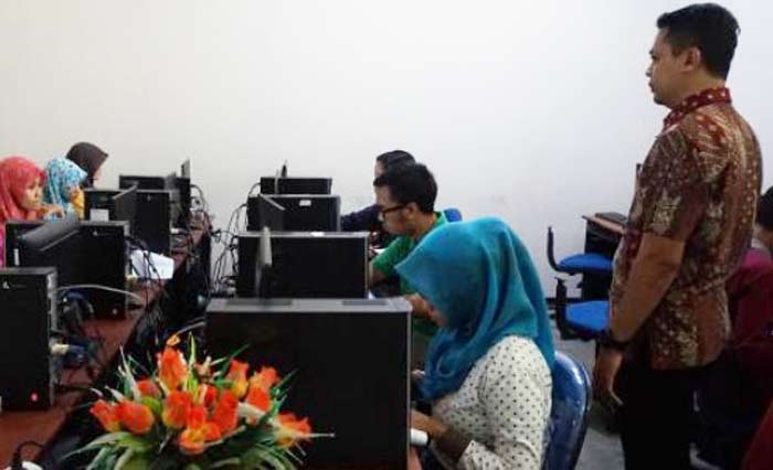 Suasana belajar di AKN Madiun yang akan dikembangkan lebih besar lagi. foto: HENDRO/ BANGSAONLINE