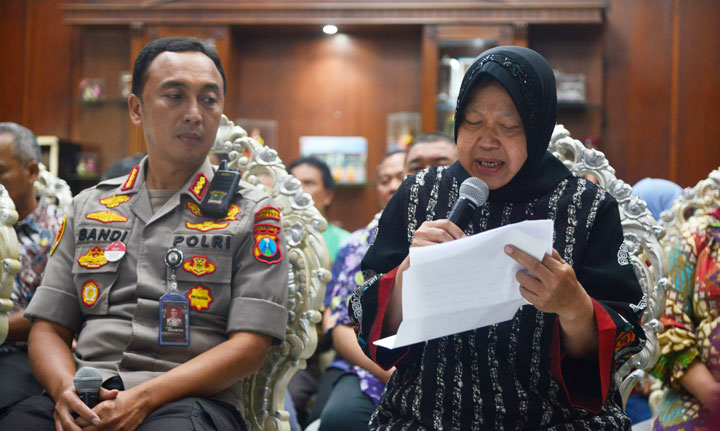 Wali Kota Risma bersama Kapolrestabes Kombes Pol Sandi Nugroho saat jumpa pers.