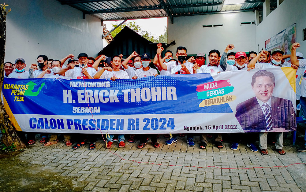 Komunitas Petani Tebu Kabupaten Nganjuk saat deklarasi dukungan kepada Erick Thohir agar maju menjadi presiden dalam Pilpres 2024.  foto: RAFLI FAJRI JULIANTO/ BANGSAONLINE