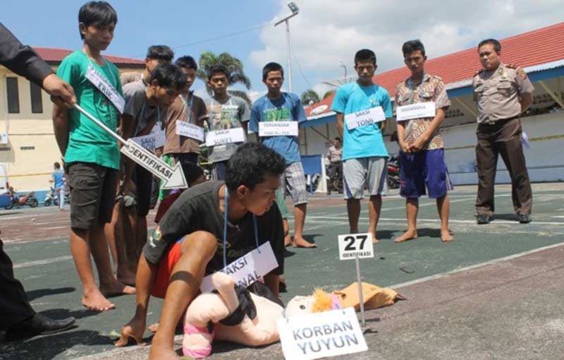 Meja Sekolah Yuyun terus Basah dan Lembab