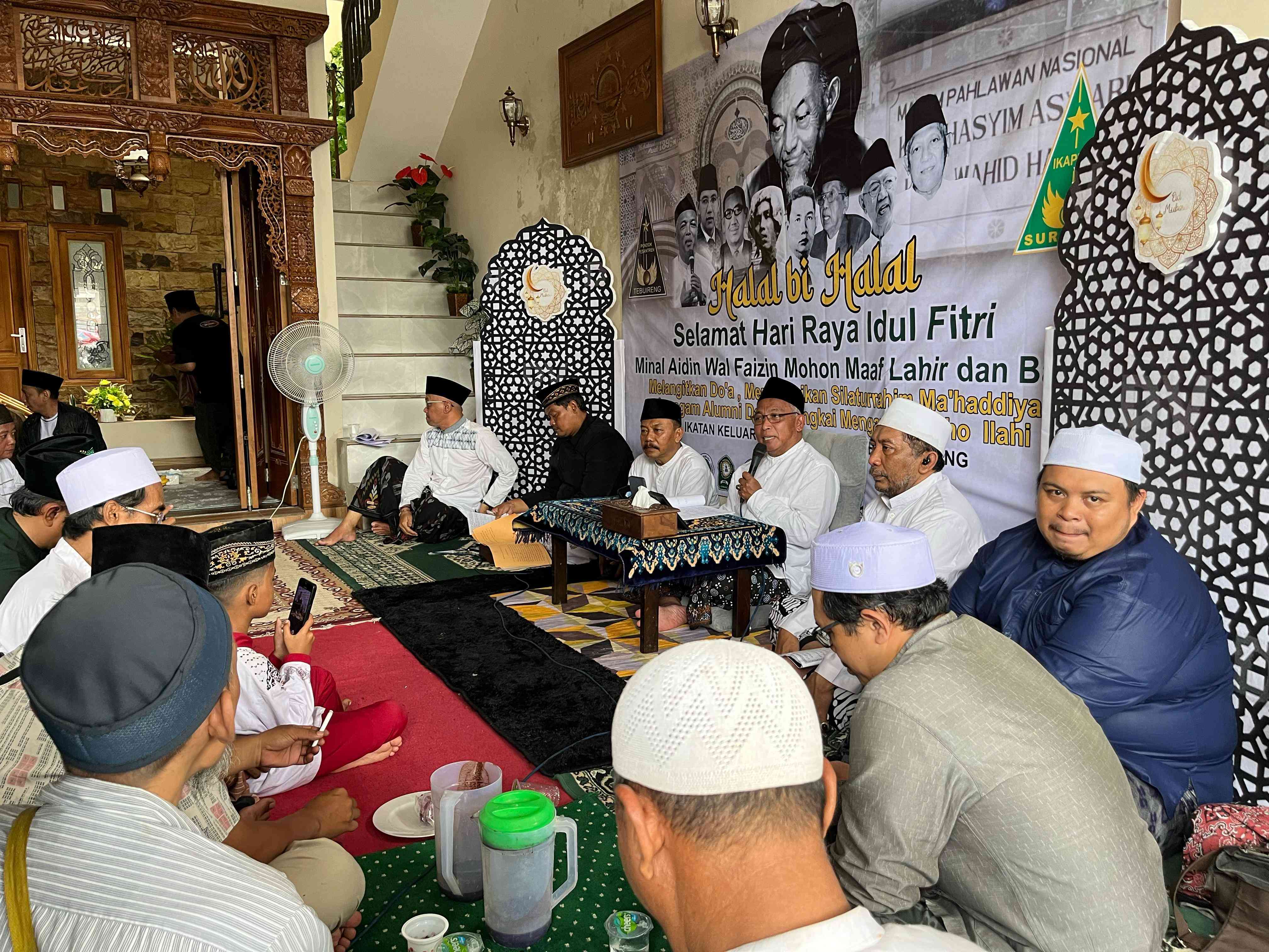 KH Fahmi Amrullah Hadzik (Gus Fahmi) saat membaca Kitab At-Tibyan karya Hadratussyaikh KH Muhammad Hasyim Asy