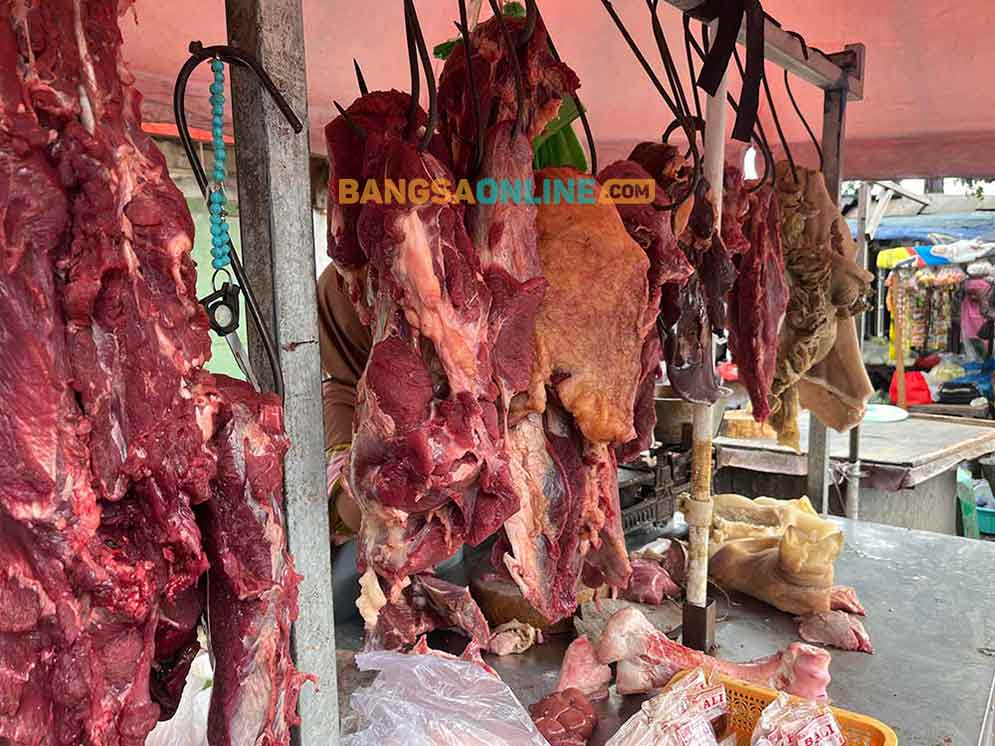 Harga daging sapi di Kota Kediri hari ini merangkak naik. Foto: Bangsaonline.
